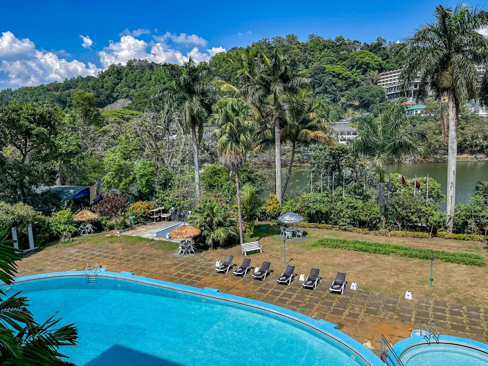 Hotel Suisse Kandy Exterior foto