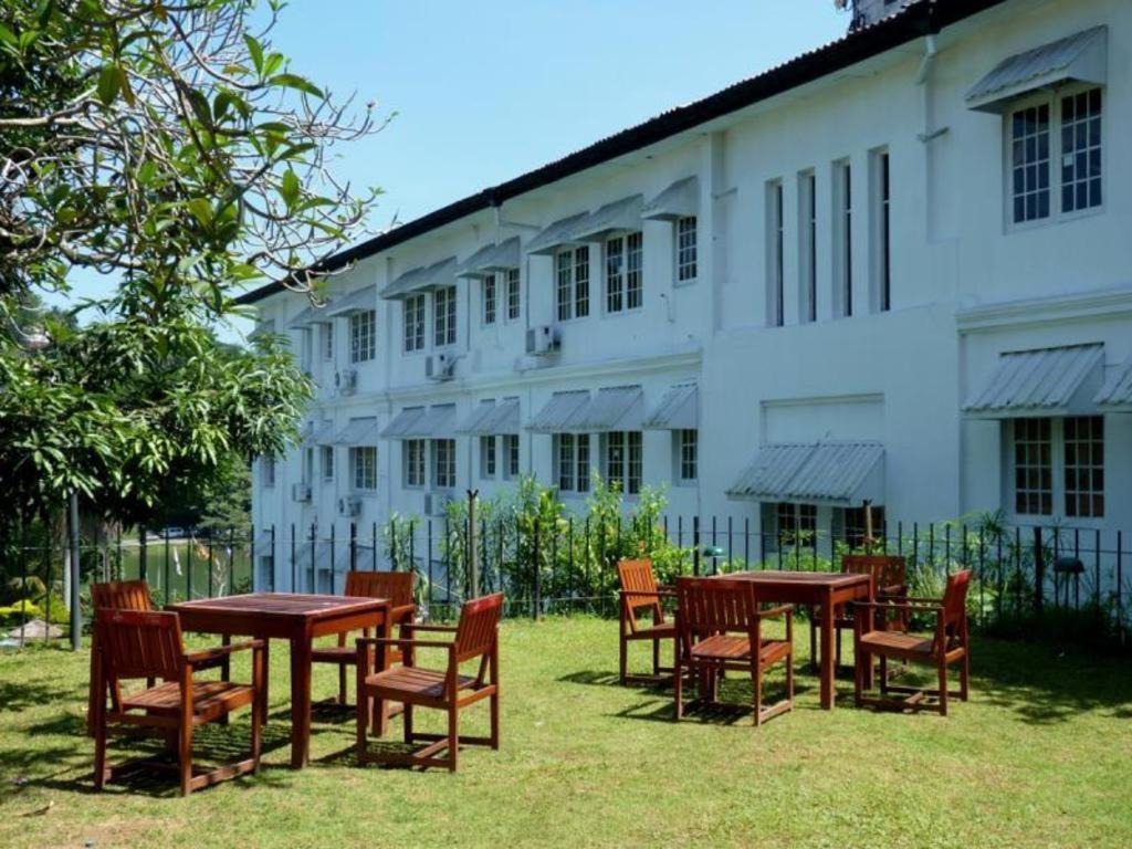 Hotel Suisse Kandy Exterior foto