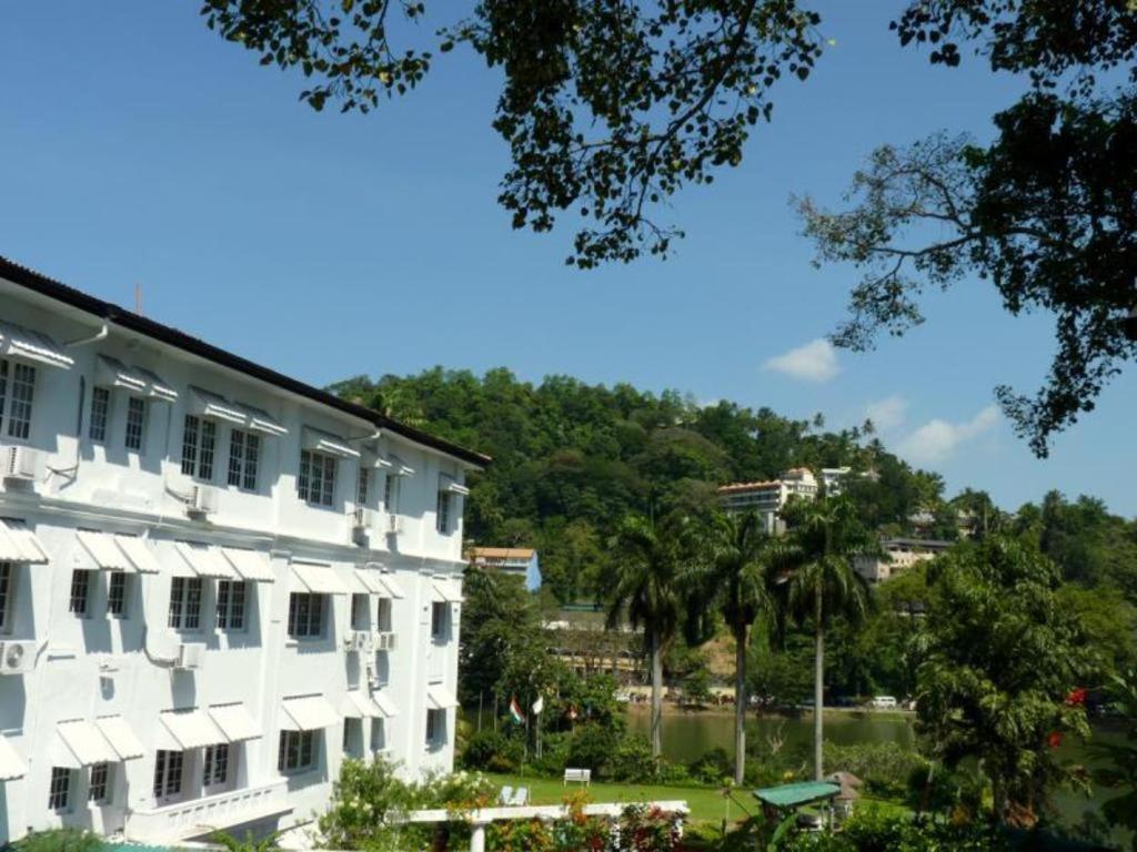 Hotel Suisse Kandy Exterior foto
